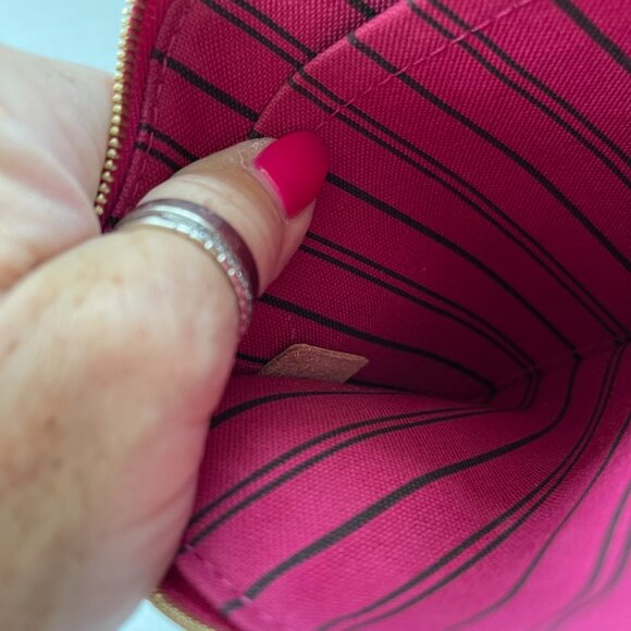 Louis Vuitton Monogram Canvas Neverfull Pouch Red Interior  (116630-1) - Picture 8 of 9
